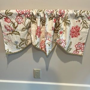 Floral scalloped valences (5)
